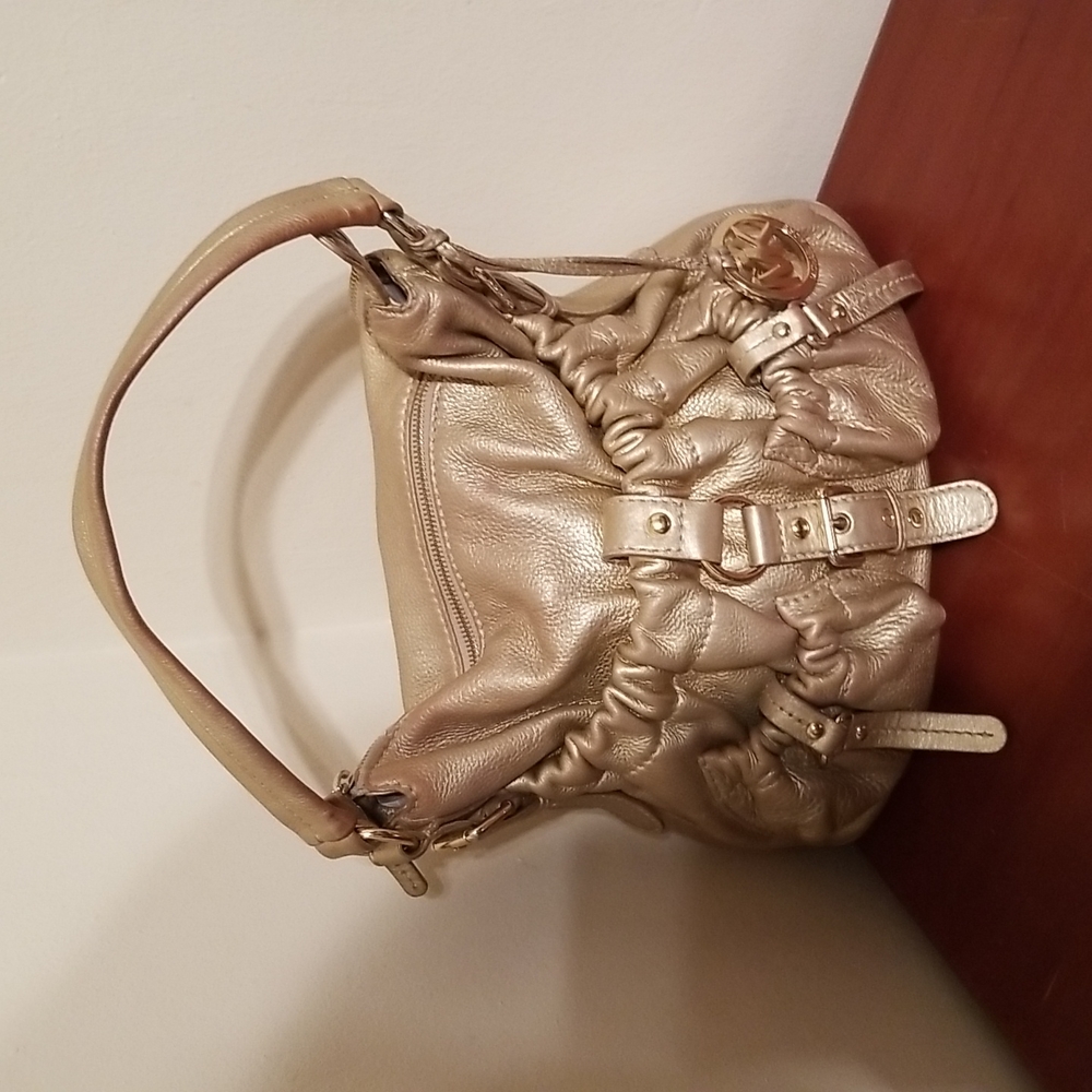 Hp🎯🎉🥳Michael Kors Authentic gold handbag shoulder bag